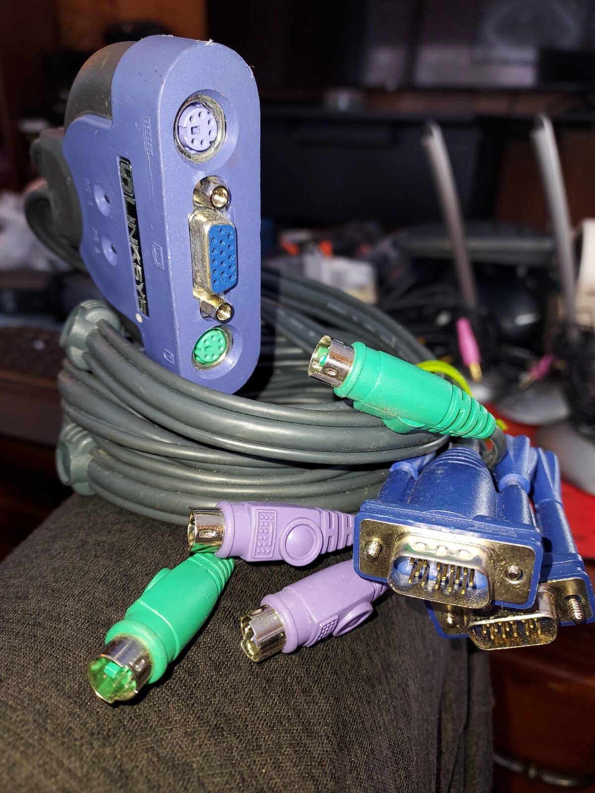 Linksys  ProConnect (KVM2KIT) 2-Ports External KVM switch PS/2  T4B