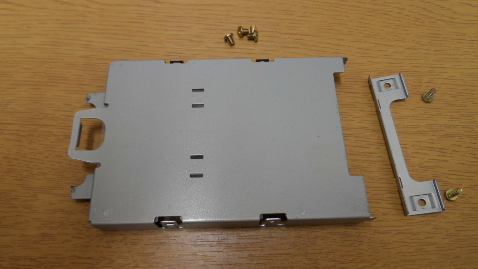 Toshiba Satellite 110CS / 440CDT hard drive mounting cradle caddy