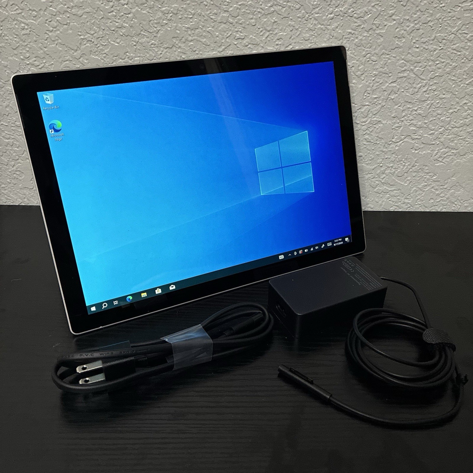 Microsoft Surface Pro 5 1796 i5-7300U 2.60GHz 256GB 8GB WIN 10 - Defective Sound
