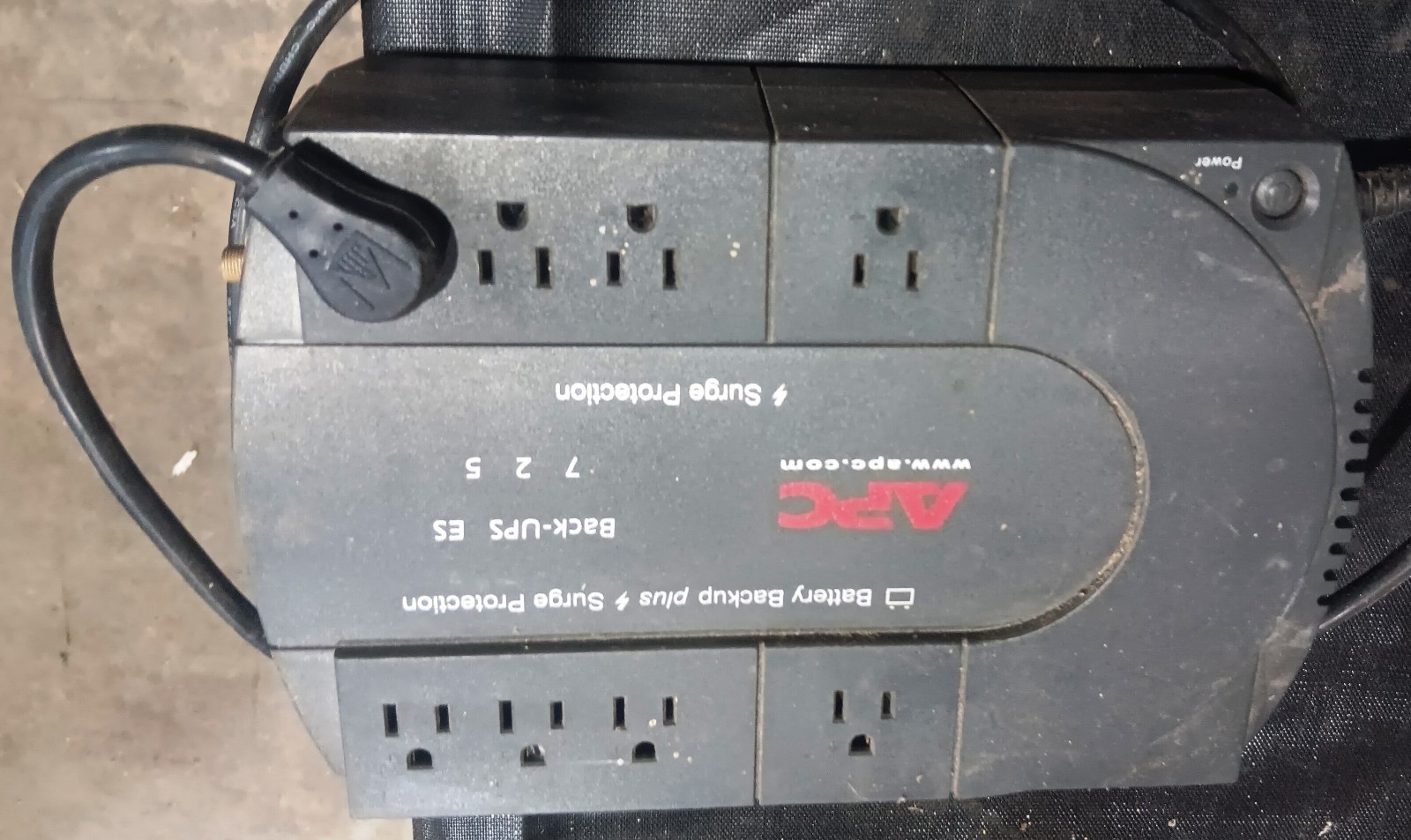 APC UPS 120V BE725BB Battery Backup Plus Surge Protection