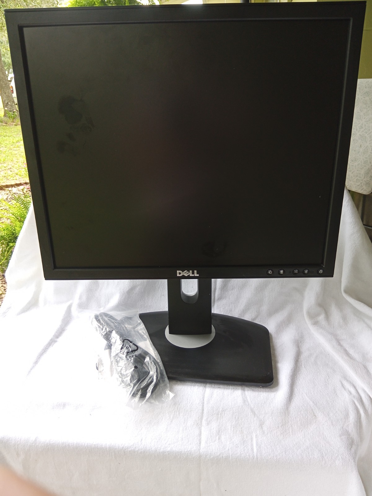 Dell 1908FP 19" LCD Flat Panel Monitor VGA DVI USB Stand Included