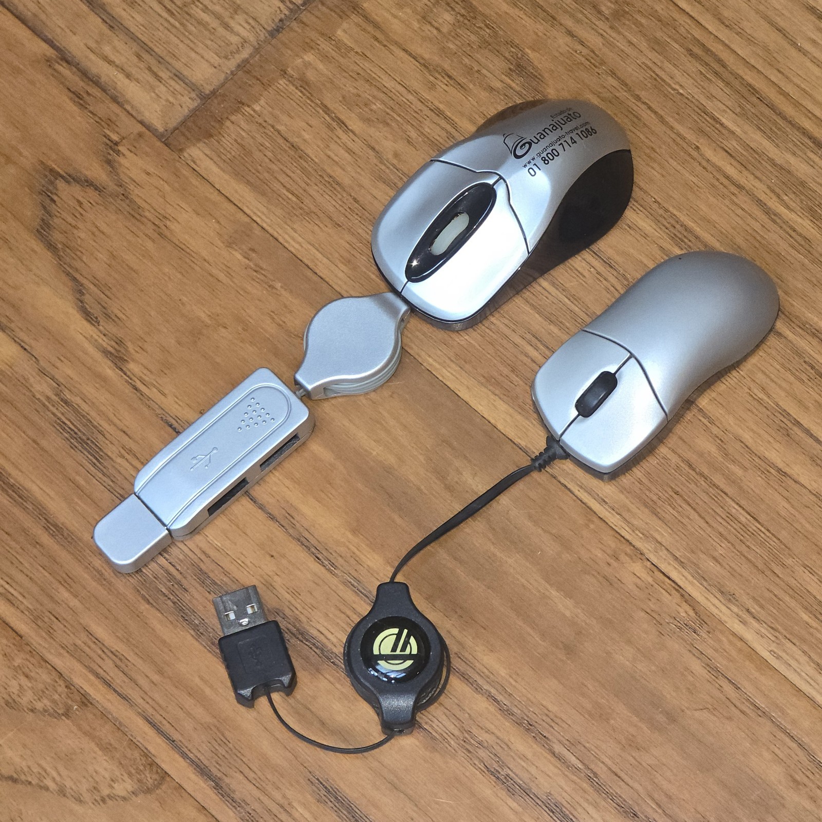 (2) Ultra-Mini Portable Retractable Optical Mouse w/scroll wheel - Targus USB