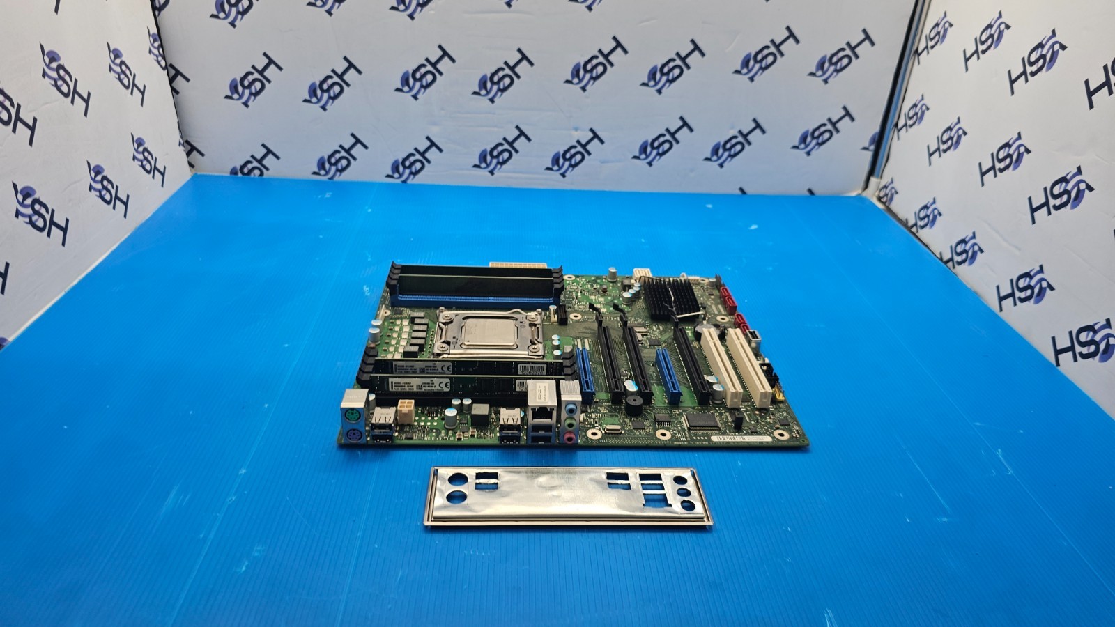 Fujitsu D3128-B25 GS 1 Intel C600 Sockel 2011 ATX Mainboard w/ CPU + RAM