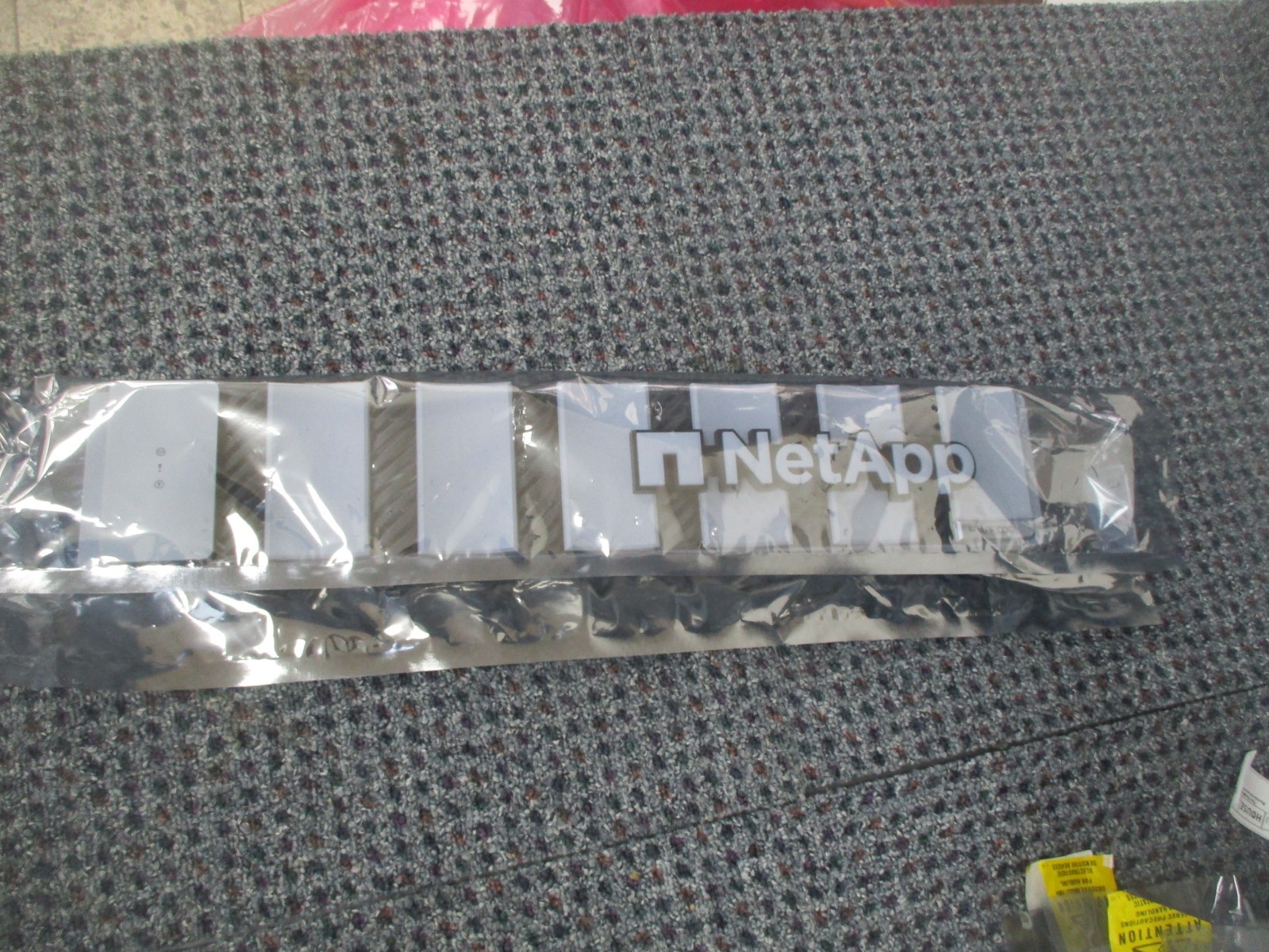 NetApp 111-05216  AFF-C30 Front Bezel