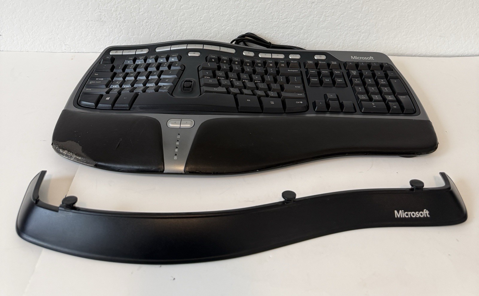 Microsoft Natural Ergonomic Keyboard 4000 Model KU-0462 Wired