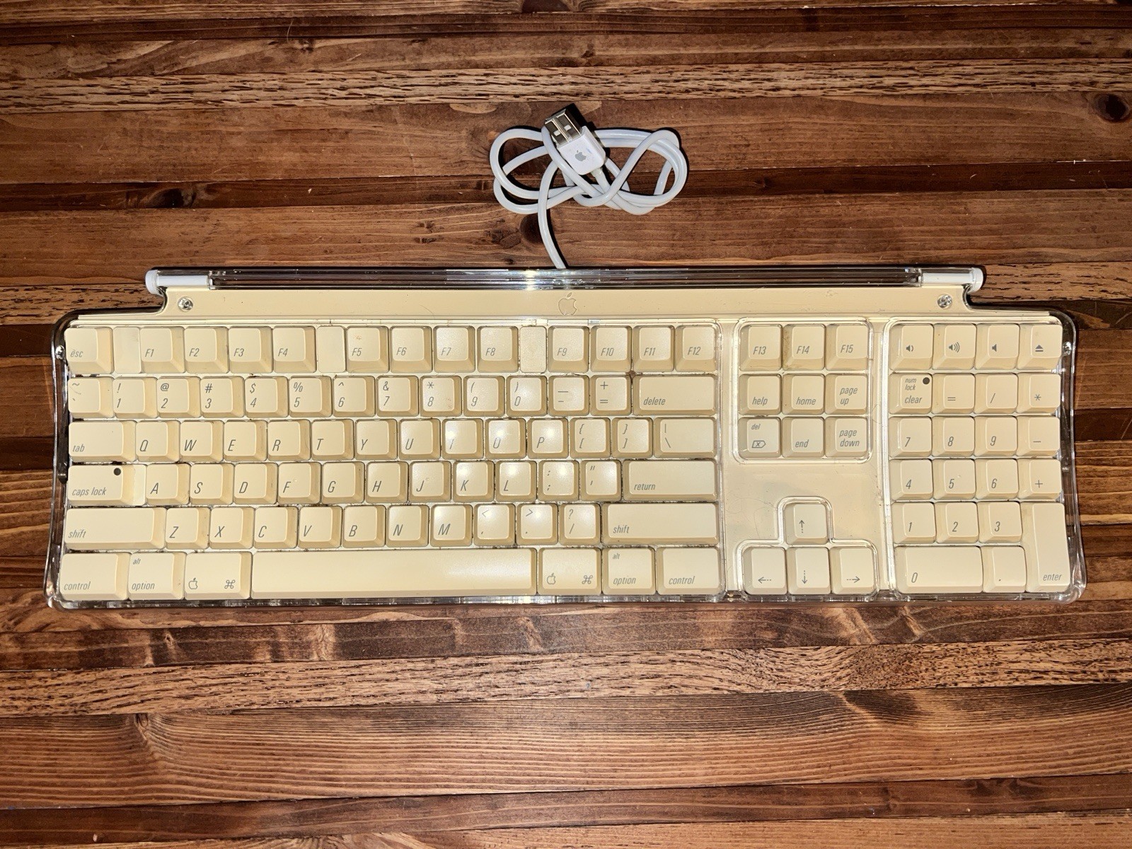 Apple Pro Keyboard M7803 Wired USB White English QWERTY Built-In USB Hub