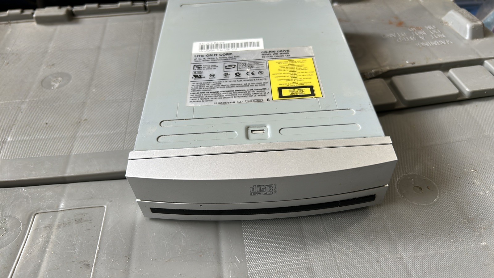 LITE-ON IT CORP LTR-48246S CD-RW DRIVE Silver Bezel
