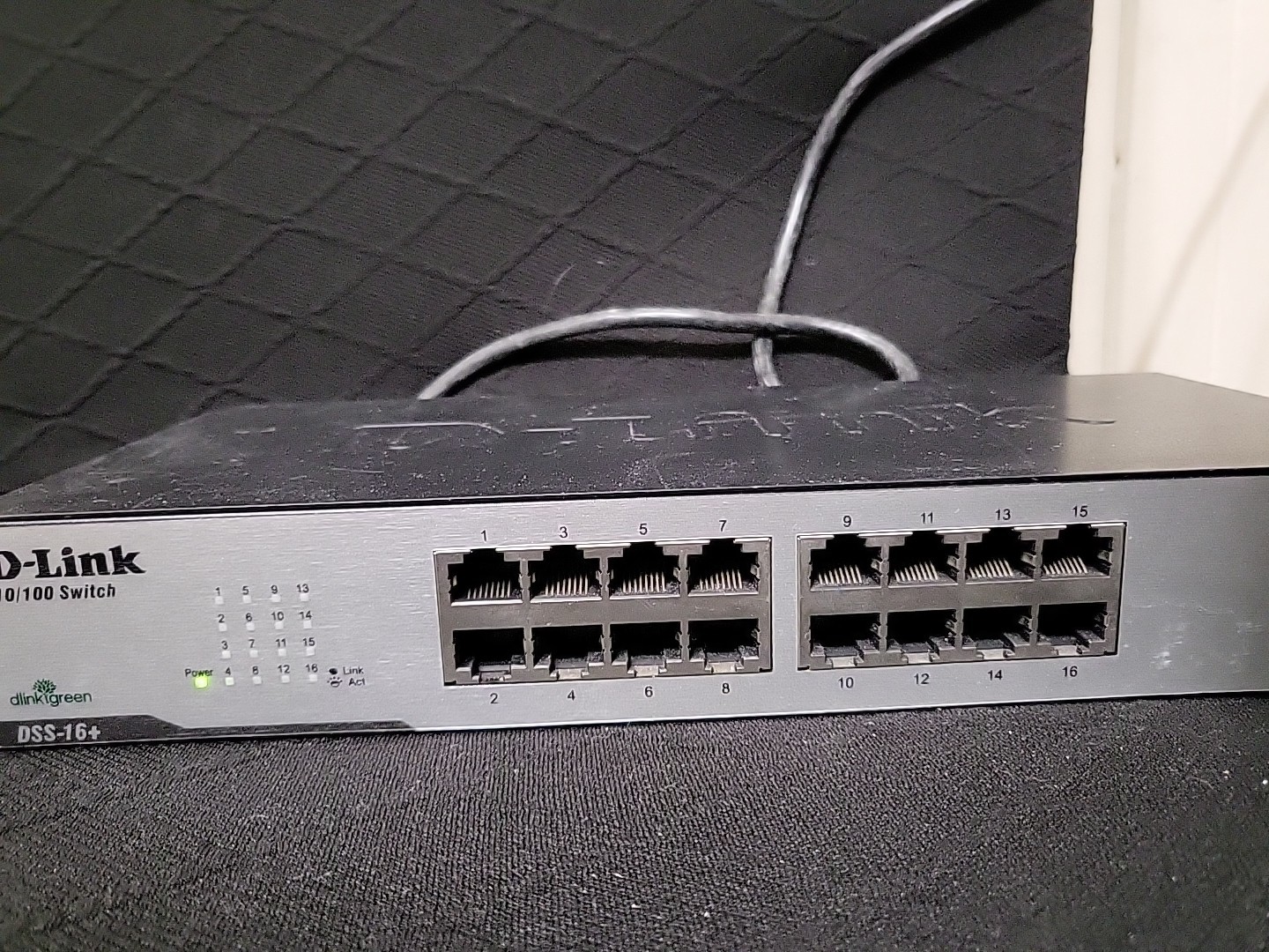 D-Link  DSS (DSS16+) 16-Ports Rack-Mountable Switch