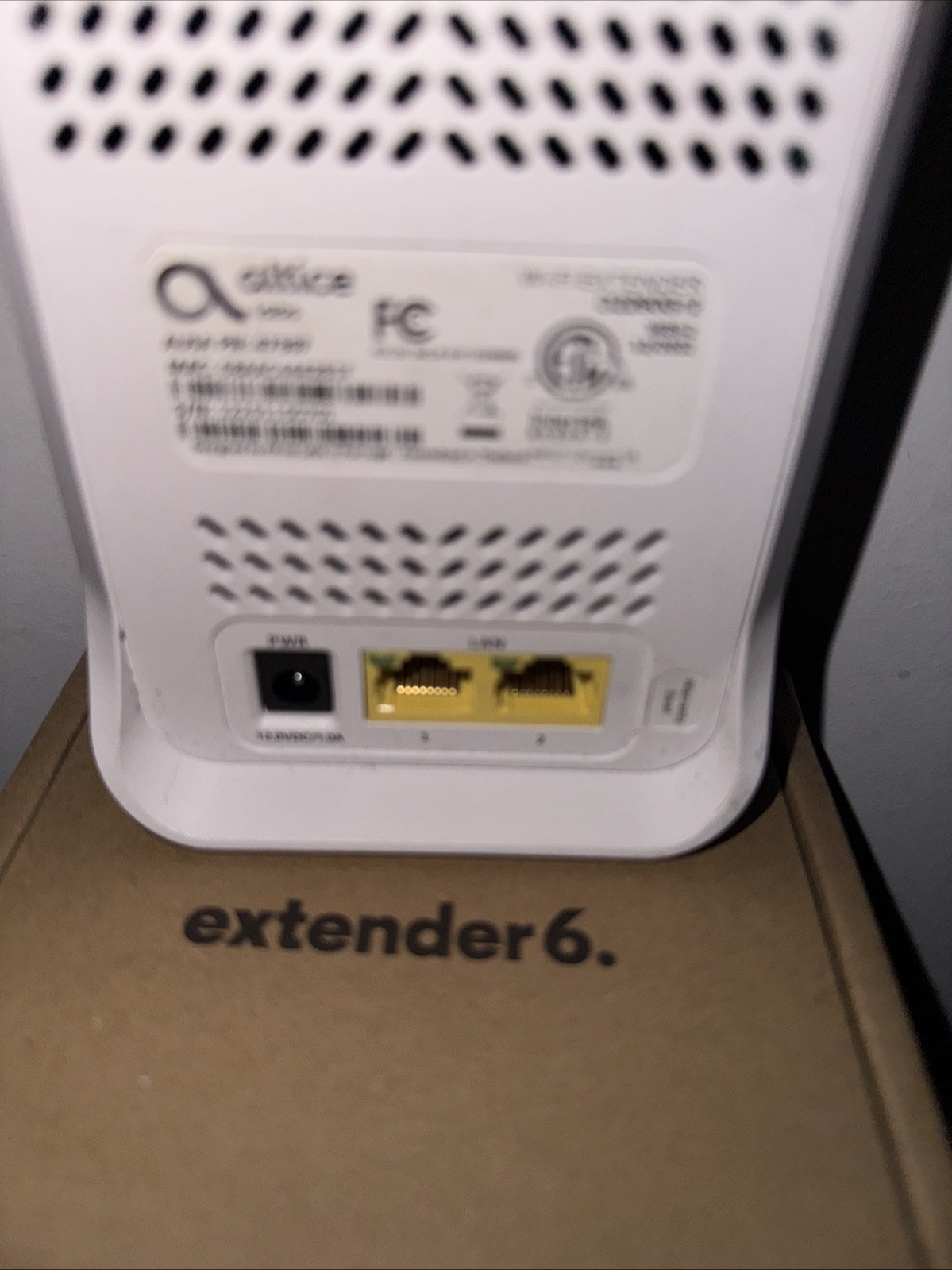 Altice D2260G Dual-Band Wi-Fi 6 Extender - Dual Gigabit Ethernet, White W/power