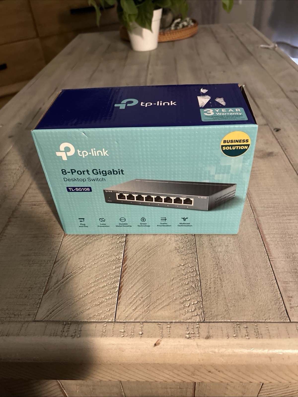 Ptp Link, 8 Port Gigabit Desktop PoE Switch, TL-SG108 New