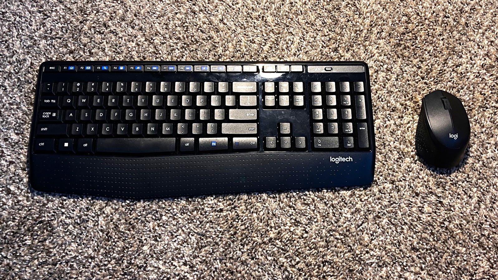Logitech MK345 Wireless Keyboard & Mouse Bundle QWERTY English Black - Excellent