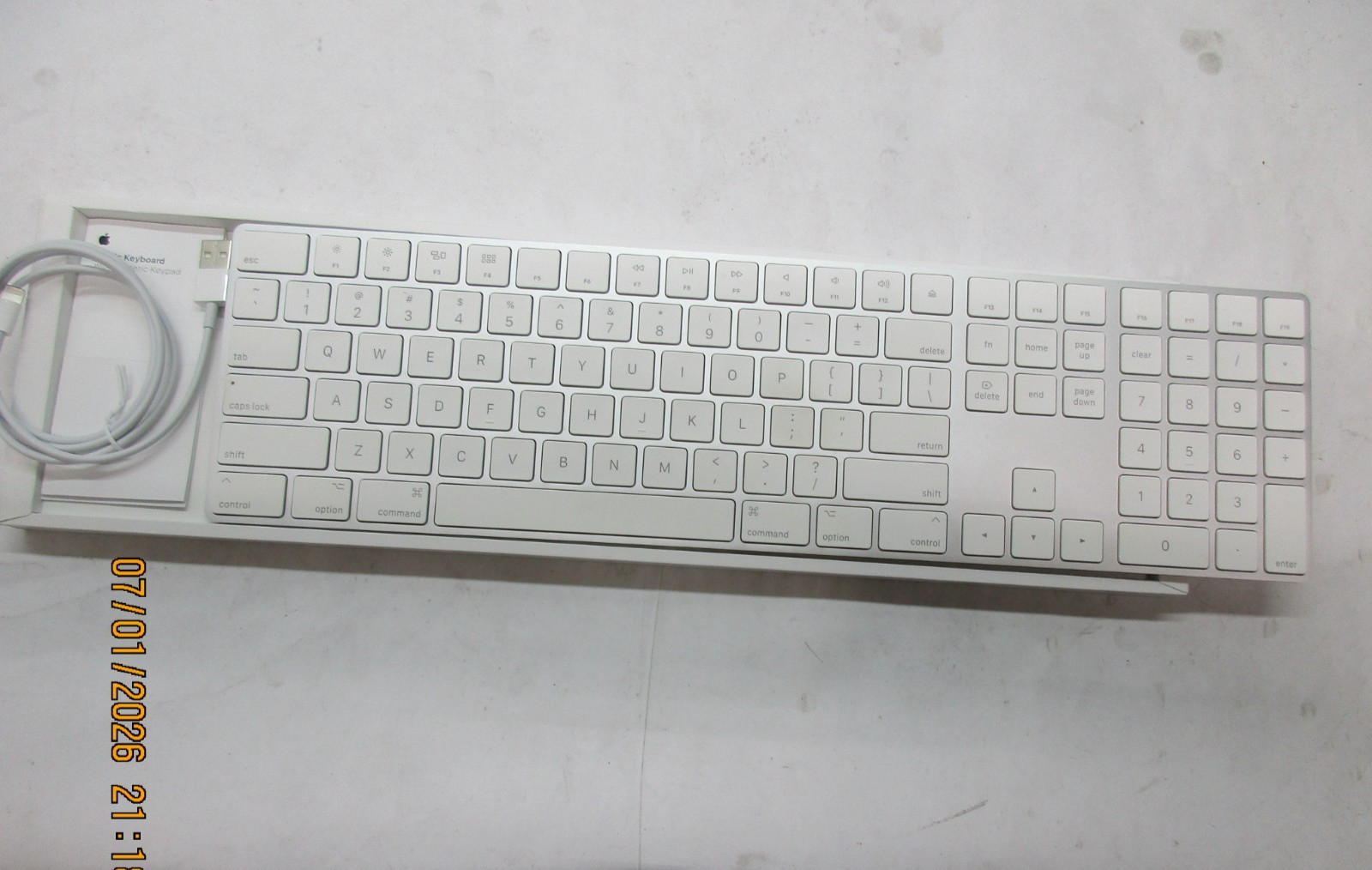 Apple A1843 WHITE Magic Keyboard With Numeric Keypad T5-E4