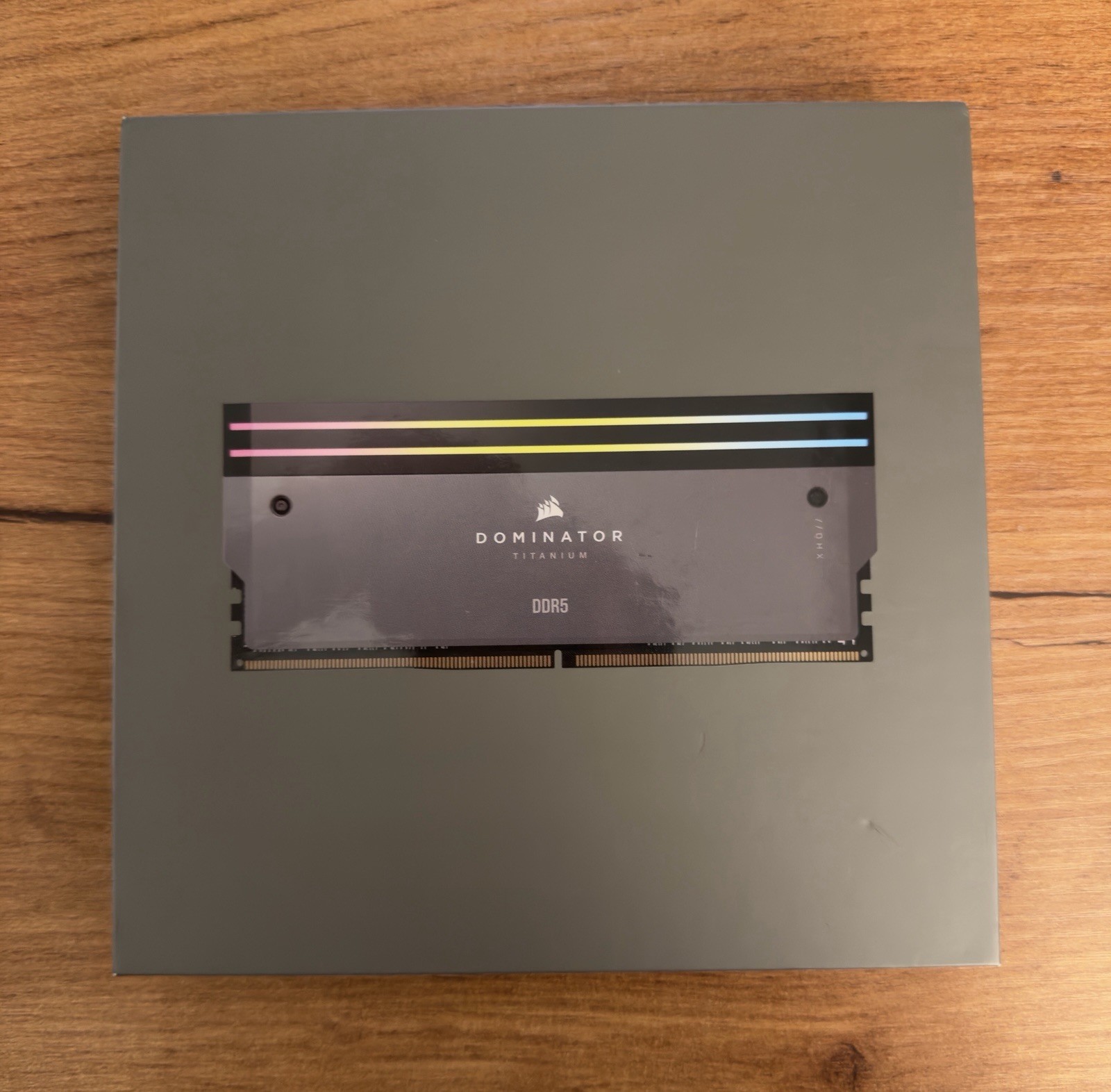 CORSAIR Dominator Titanium RGB DDR5 64GB (2x32GB) DDR5 6000MHz CL30 AMD EXPO