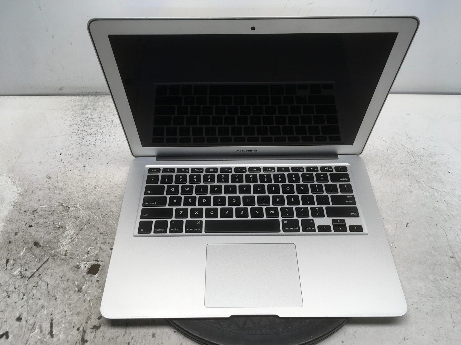 Apple MacBook Air A1466 Intel i5-5250U 1.6GHz 4 GB NO HDD No Batt