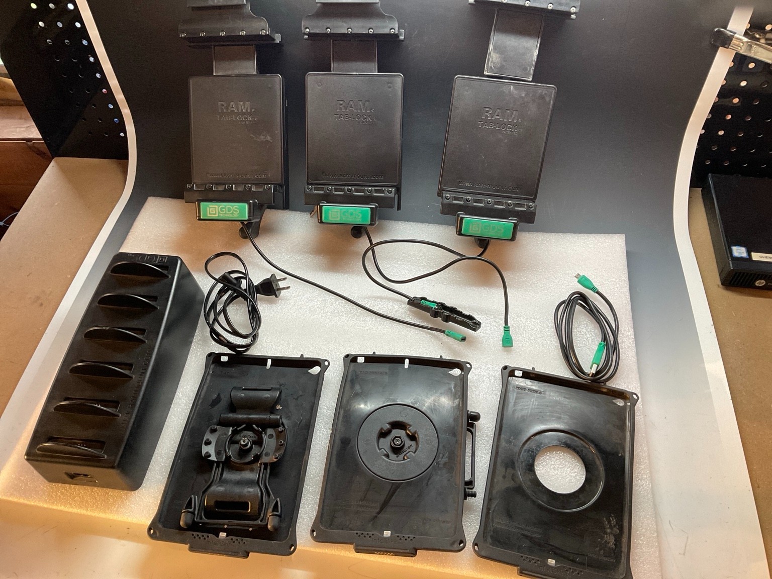 RAM Mounts GDS 6-Bay Dock Tab-Lock iPad Mini 4 Cradles Hardware Lot