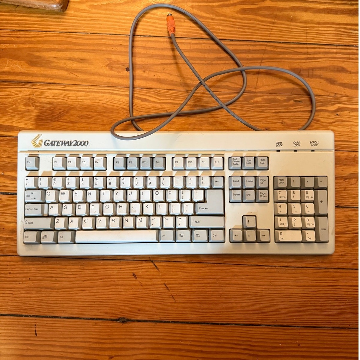 Vintage Gateway 2000 Maxi Switch PS/2 Keyboard 2196001-00-112 1995 Beige