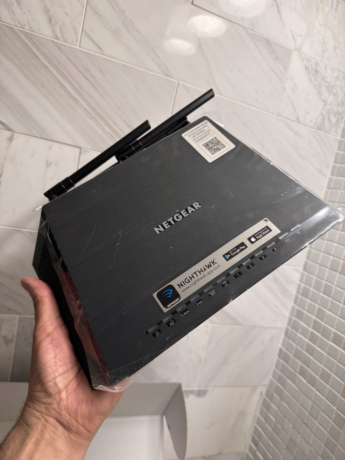 NETGEAR Nighthawk AC1750 Smart WiFi Router R6700v3 Dual Band-R6700-100NAS Black