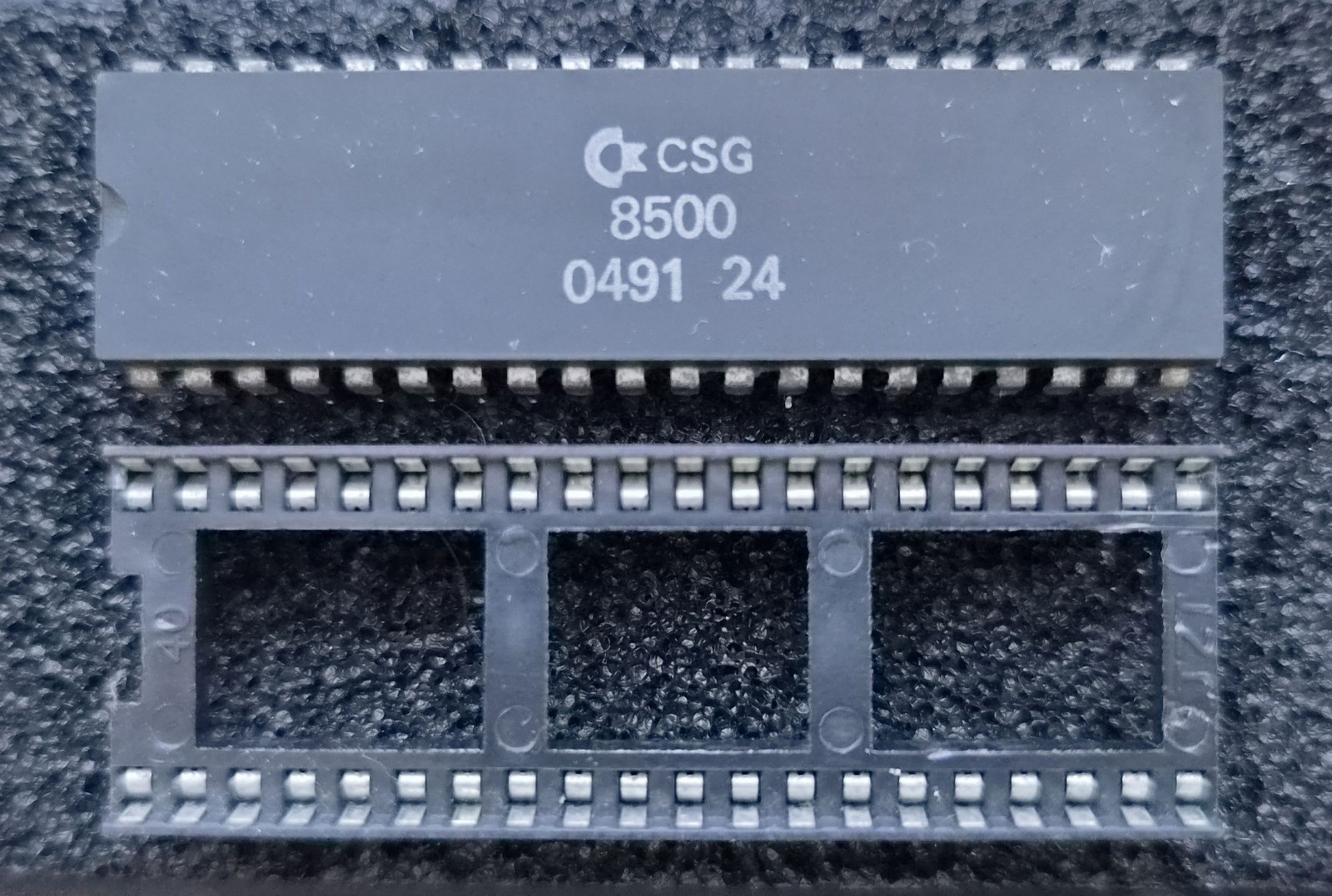 Original CSG 8500 SOCKETED CPU Chip for Commodore 64 – Vintage 8-bit Processor