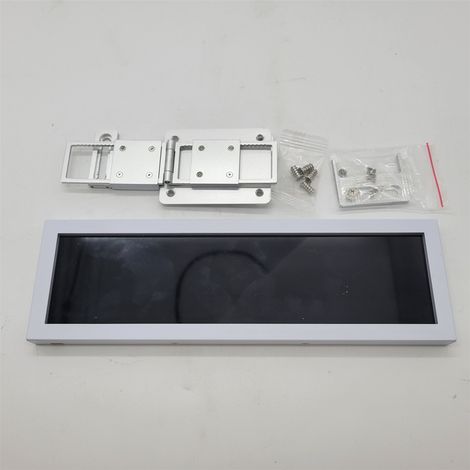 Lian Li 8.8" Universal Screen for PC - Adjustable Mounting - SM088W