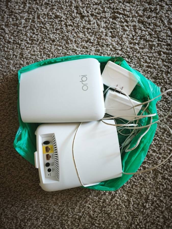 NETGEAR Orbi AC2200 Tri-Band Mesh (1 Router + 1 Satellite)