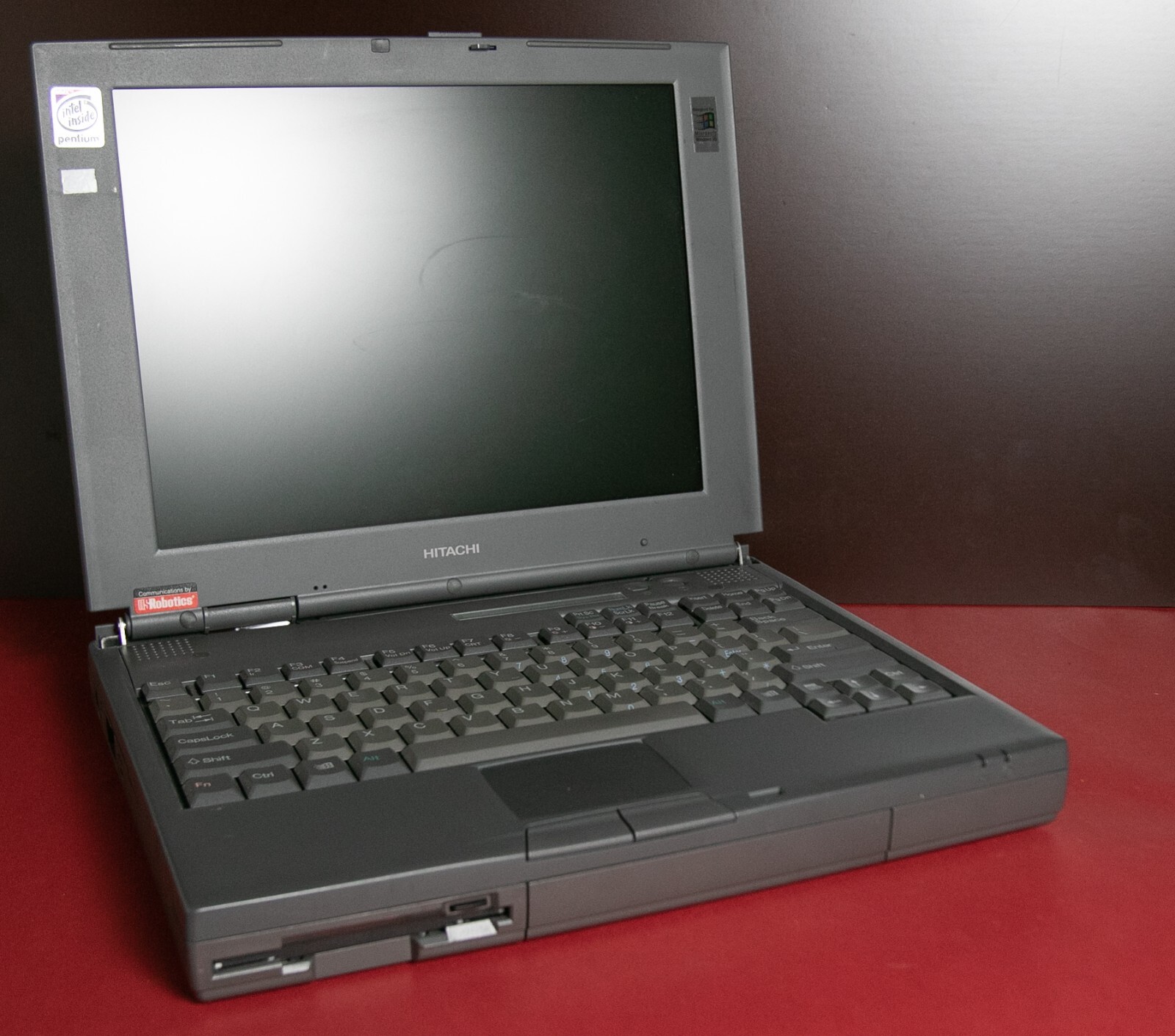 VINTAGE HITACHI VISIONBOOK PRO 7000 SERIES LAPTOP COMPUTER  7340 RARE COLLECTORS