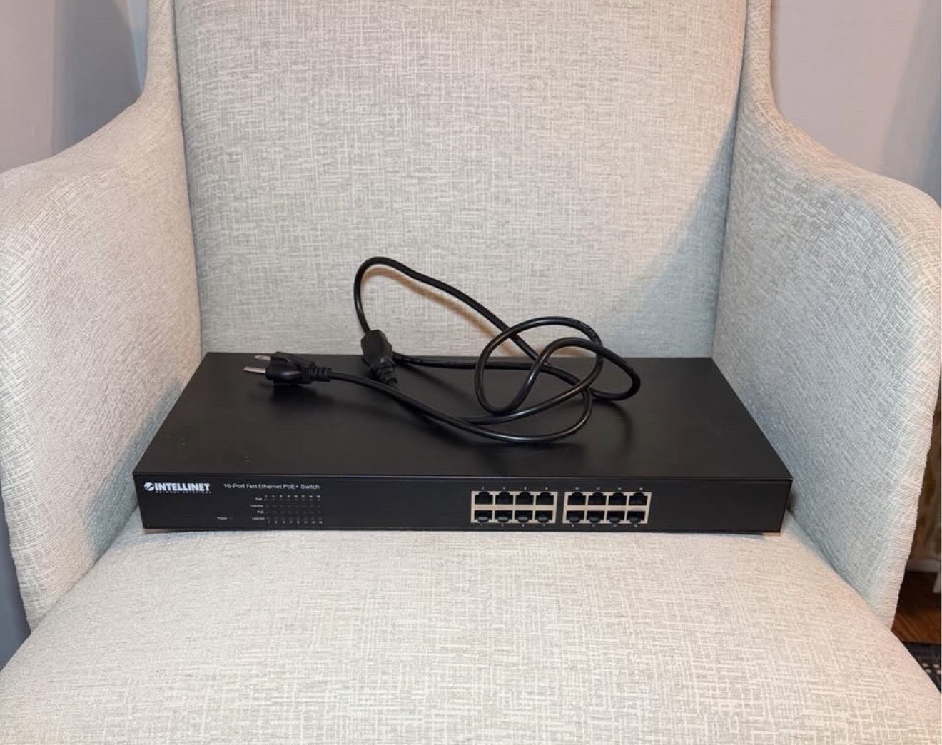 Intellinet 16-port Fast Ethernet PoE+Switch Used Great Working 590849 V3