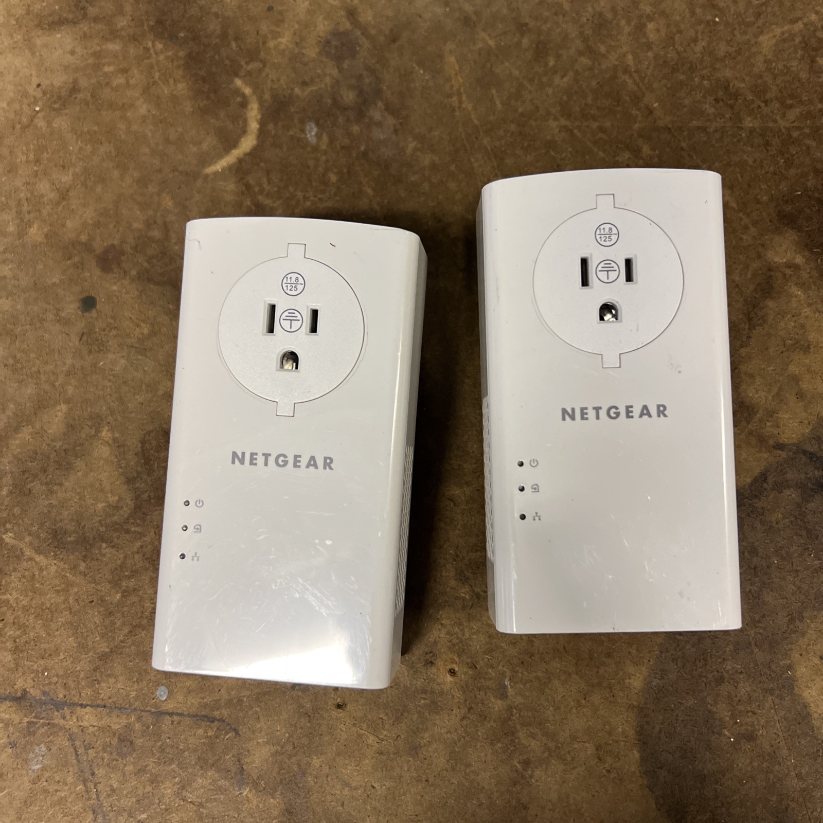 2X NETGEAR PLP2000 Extra Outlet Powerline Adapter 2000Mbps