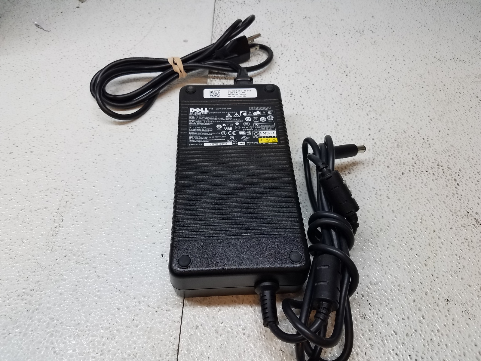 Genuine Dell M4600 M4800 PA-7E 210W Power Adapter Charger D846D DA210PE1-00