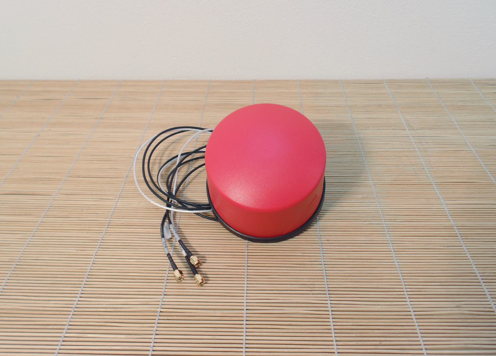Cisco 4G-LTE-ANTM-O-3-R Dual LTE Single GPS Multi-band Antenna 2.5dBi Red radome