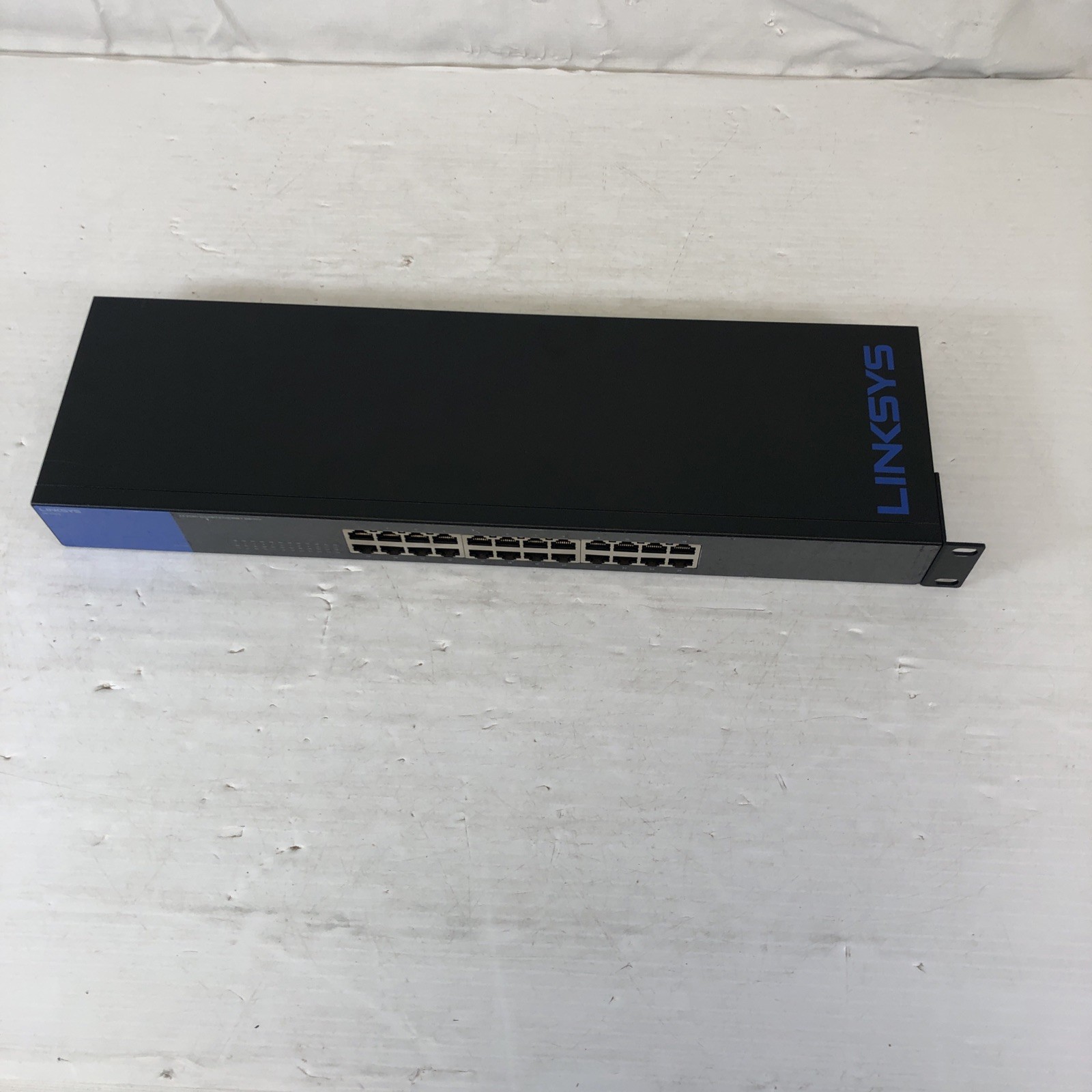 Linksys SE3024 24-Port Gigabit Ethernet Switch Rackmount Unmanaged