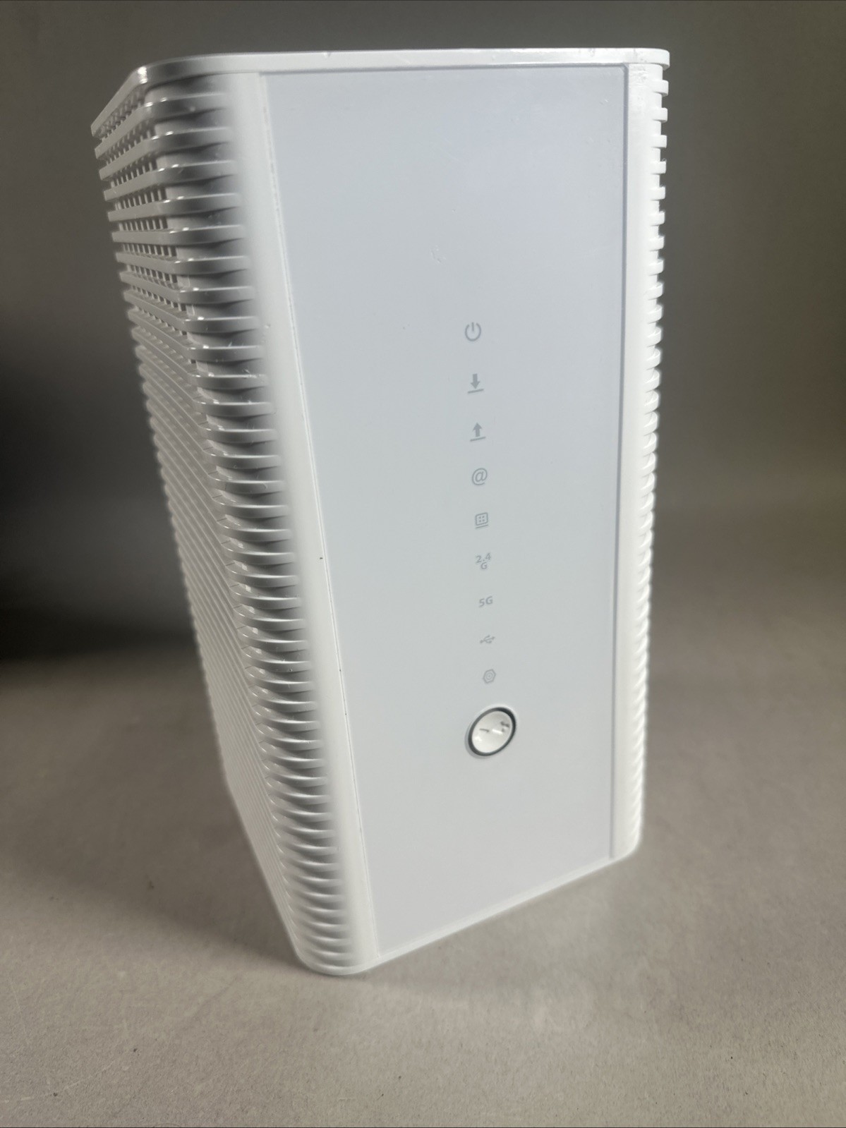 Hitron CODA-4582U DOCSIS 3.1 Cable Modem WiFi Router White Used No Power Cord