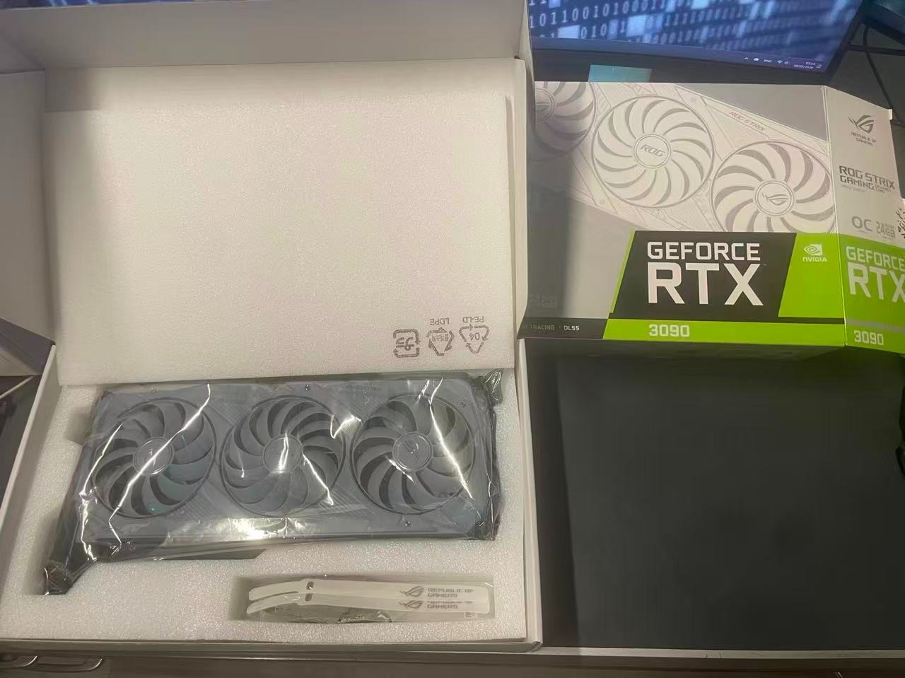 ASUS ROG Strix GeForce RTX 3090 24GB GDDR6X Graphics Card White
