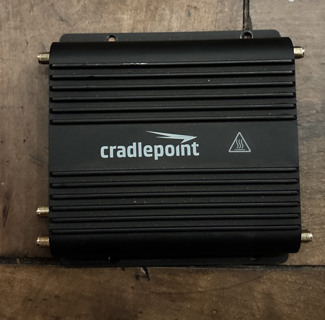 CradlePoint IBR900-600M LAN Port Router Model S5A749A (device only)