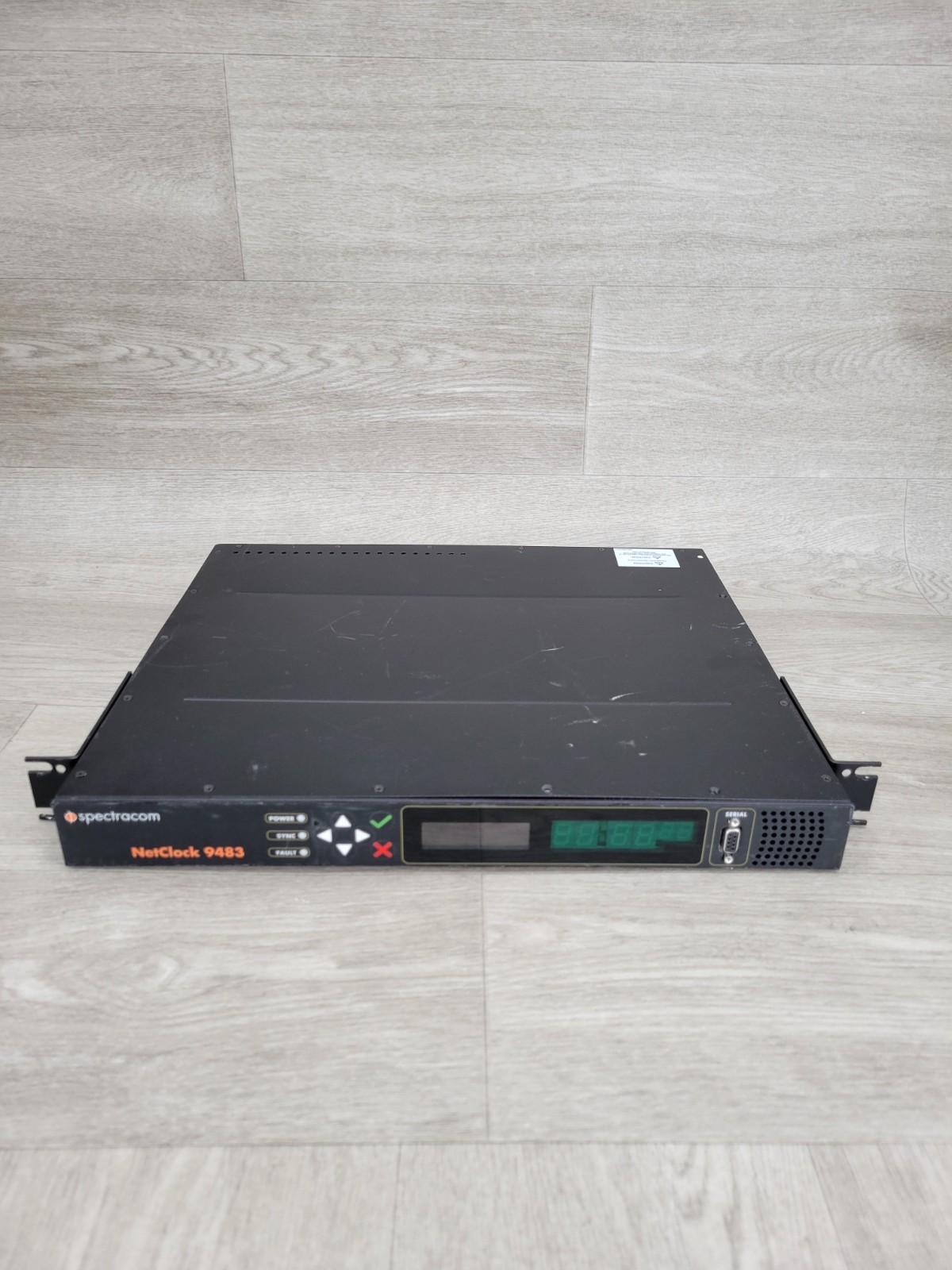 Spectracom NetClock 9483 Time Server  Powers On Missing Rear Option Card