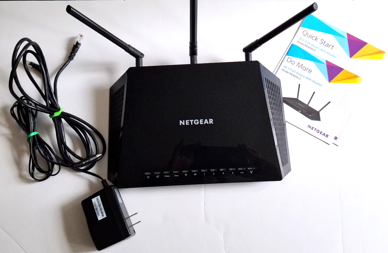 NETGEAR AC175v2 Smart WiFi Router with Connectors & Manual