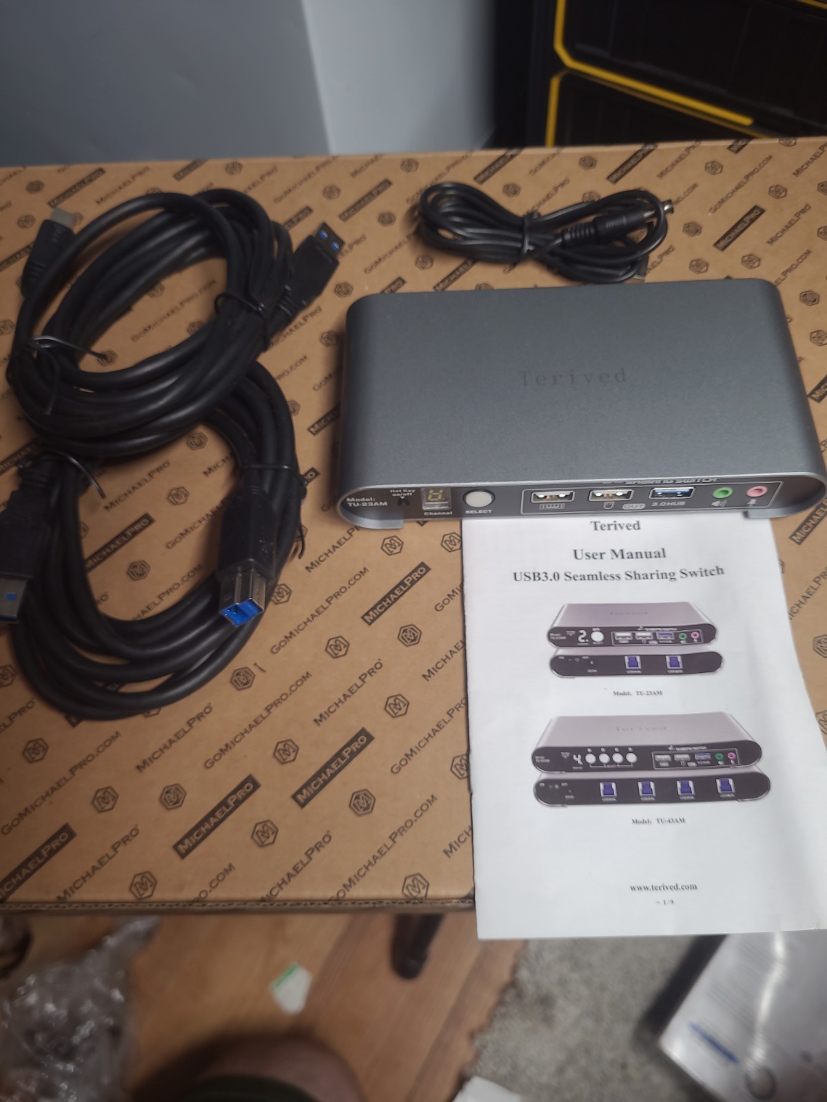 Terived 2 Port DP USB 3.0 Automatic KVM Switch Two Computers 1 DisplayPort Mo...