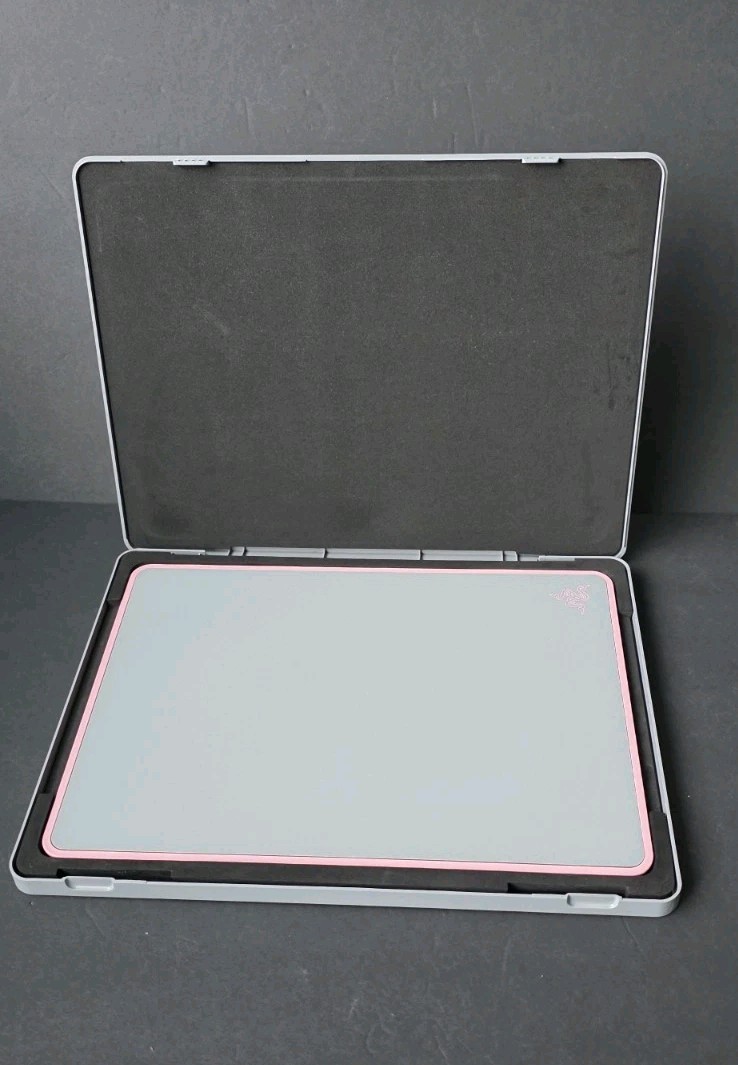 Razer Invicta Quartz Edition Gaming Mouse Mat-Pink/Silver - Aluminum Base & Case