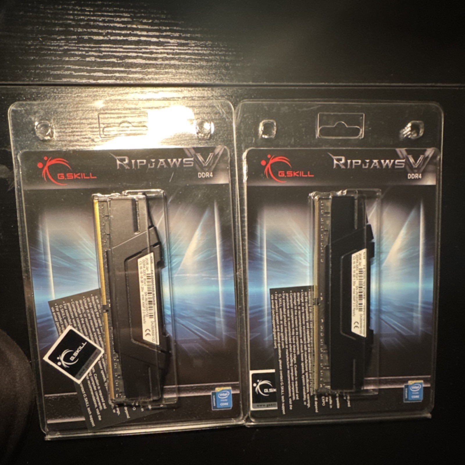 G.SKILL Ripjaws V DDR4-3200 8GB DIMM CL16 F4-3200C16S-8GVKB Desktop RAM