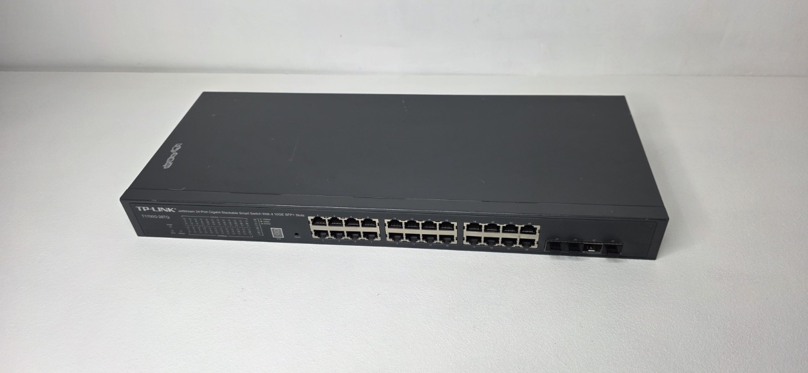TP-Link T1700G-28TQ JetStream 24-Port Gig Stackable Smart Switch w/ 4x 10GE SFP+