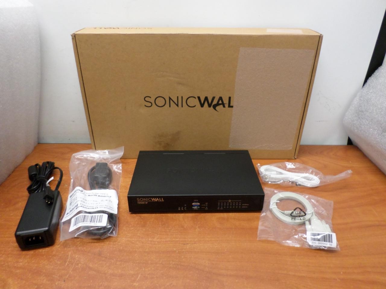 SonicWall TZ500 W (model APL29-0B7) Network Security Appliance Firewall with PWR