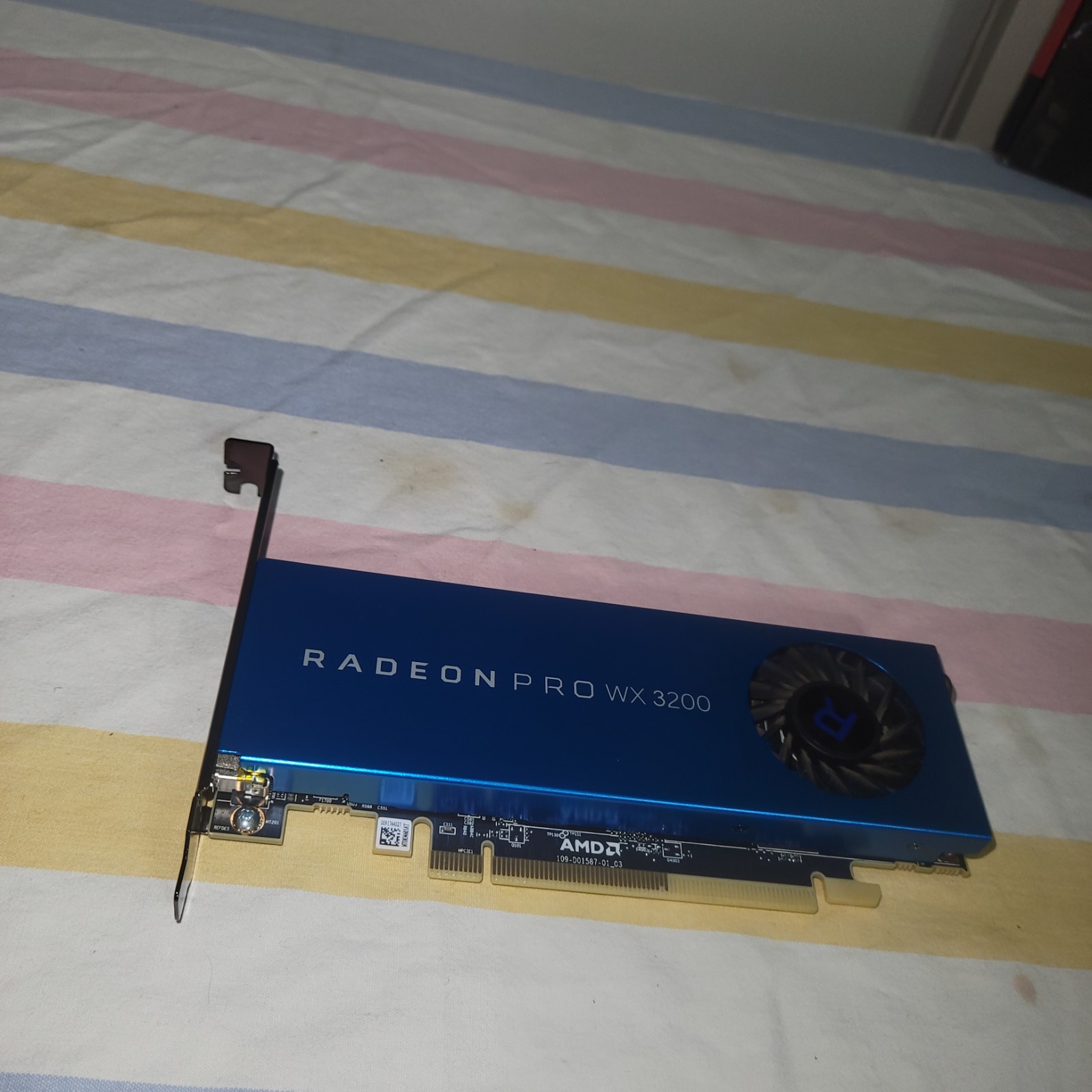 AMD Radeon Pro WX 3200 4GB GDDR5 GPU Graphics Video Card