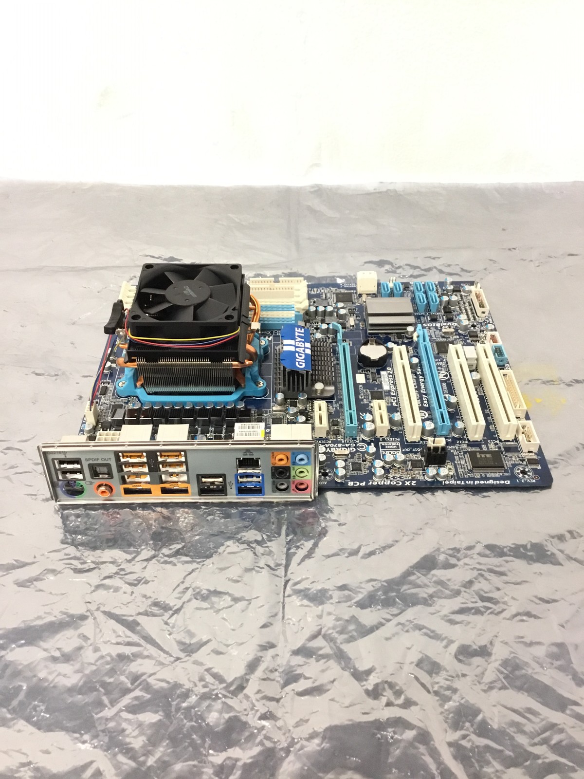 Gigabyte GA-870A-UD3 AM3+ Motherboard AMD Phenom II 2.6GHz CPU 