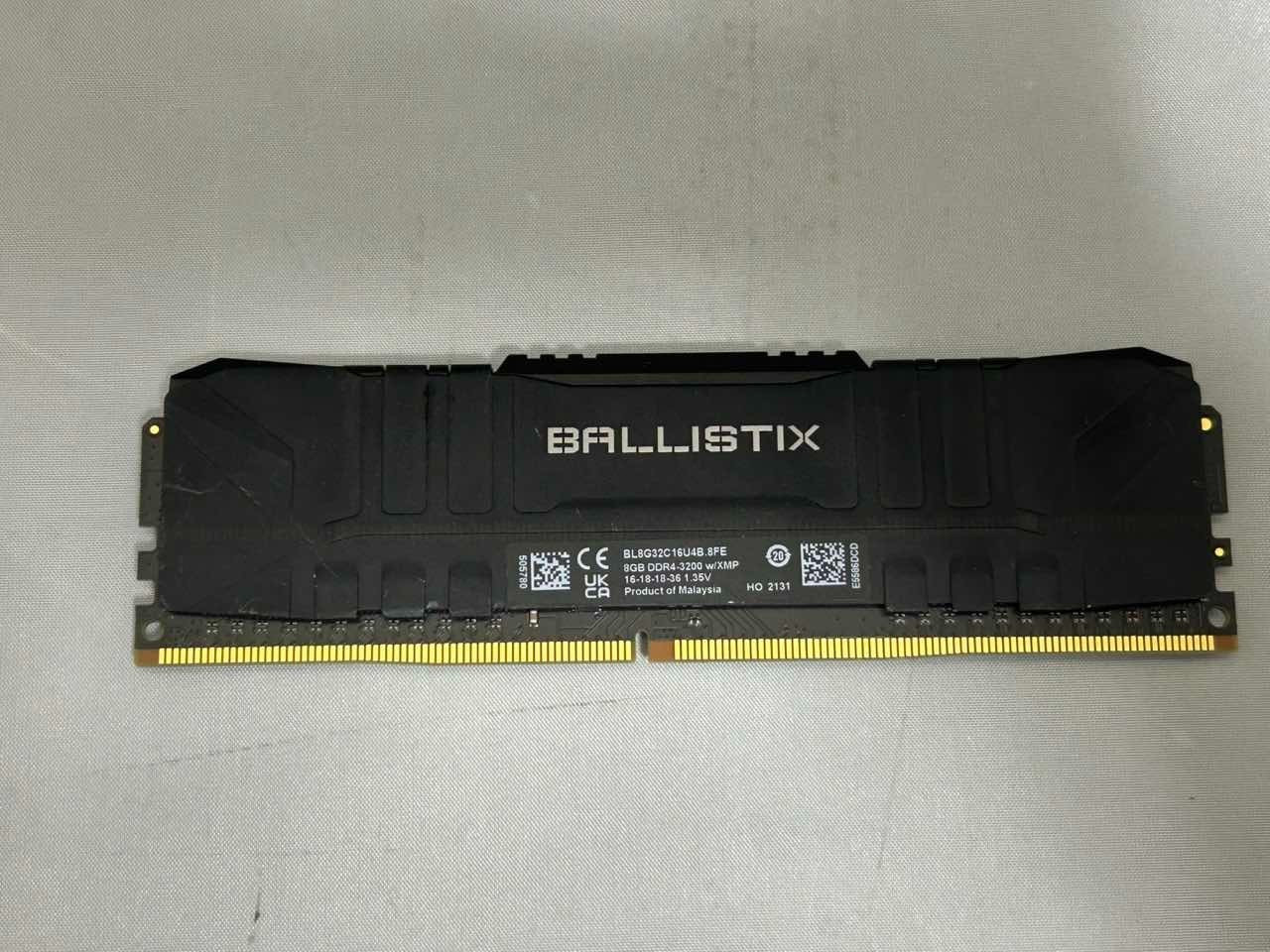 Crucial Ballistix 8GB 3200 MHz DDR4 DRAM Desktop Gaming BL8G32C16U4B.8FE(black)