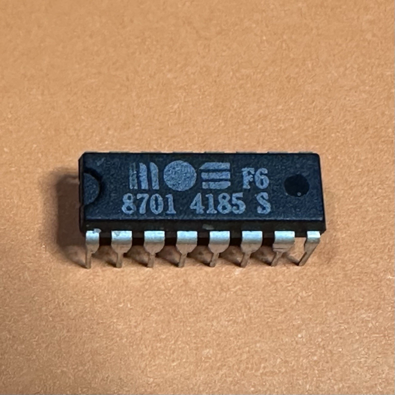 MOS 8701 Clock Timing IC Chip For Commodore 64 C64 Genuine Part. Tested