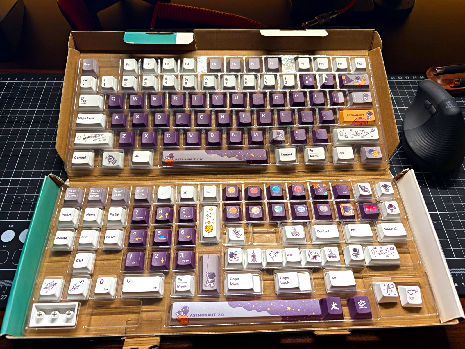 Astronaut 2.0 Purple/White Space Theme Keycap Set QWERTY English