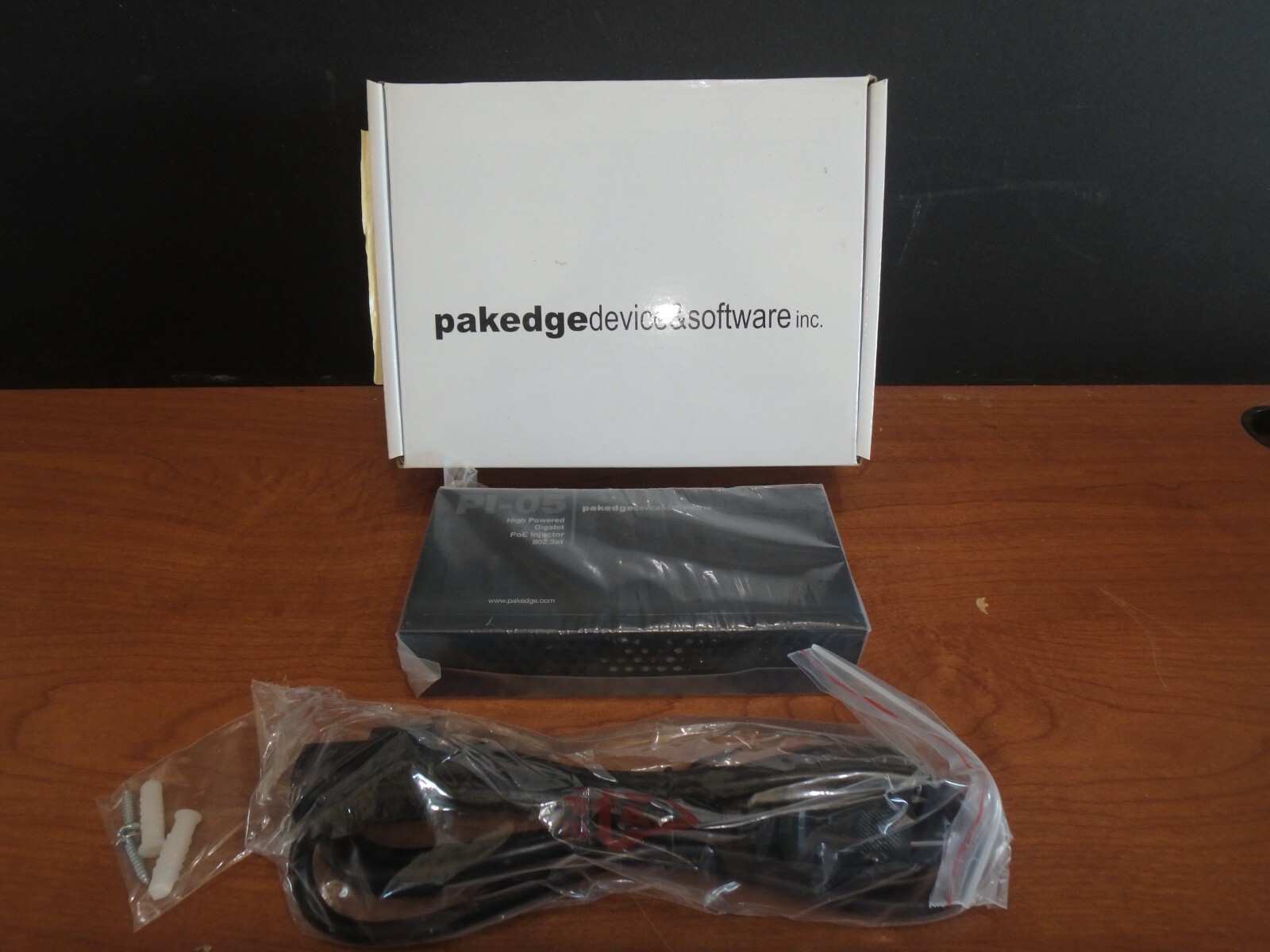 PAKEDGE POE INJECTOR PI05