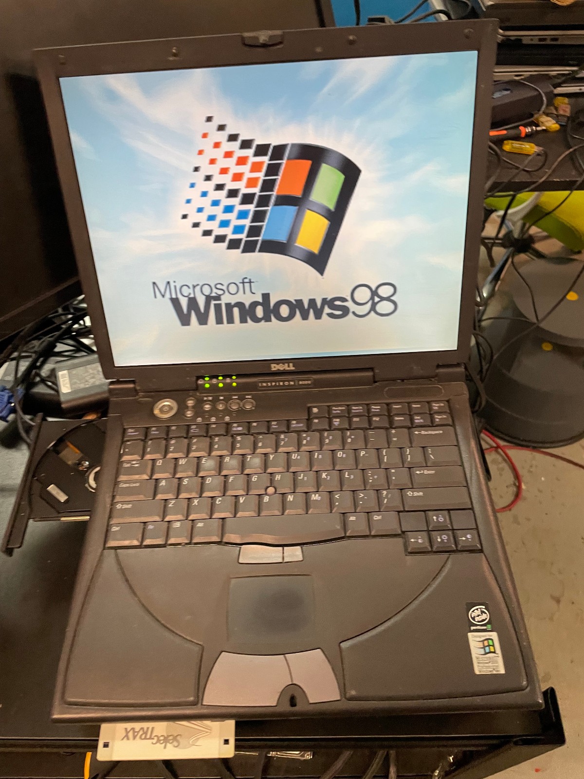 Dell Inspiron 8100 Vintage 1GHz 512MB GeForce2 Win 98SE Serial Parallel CDRW+FDD