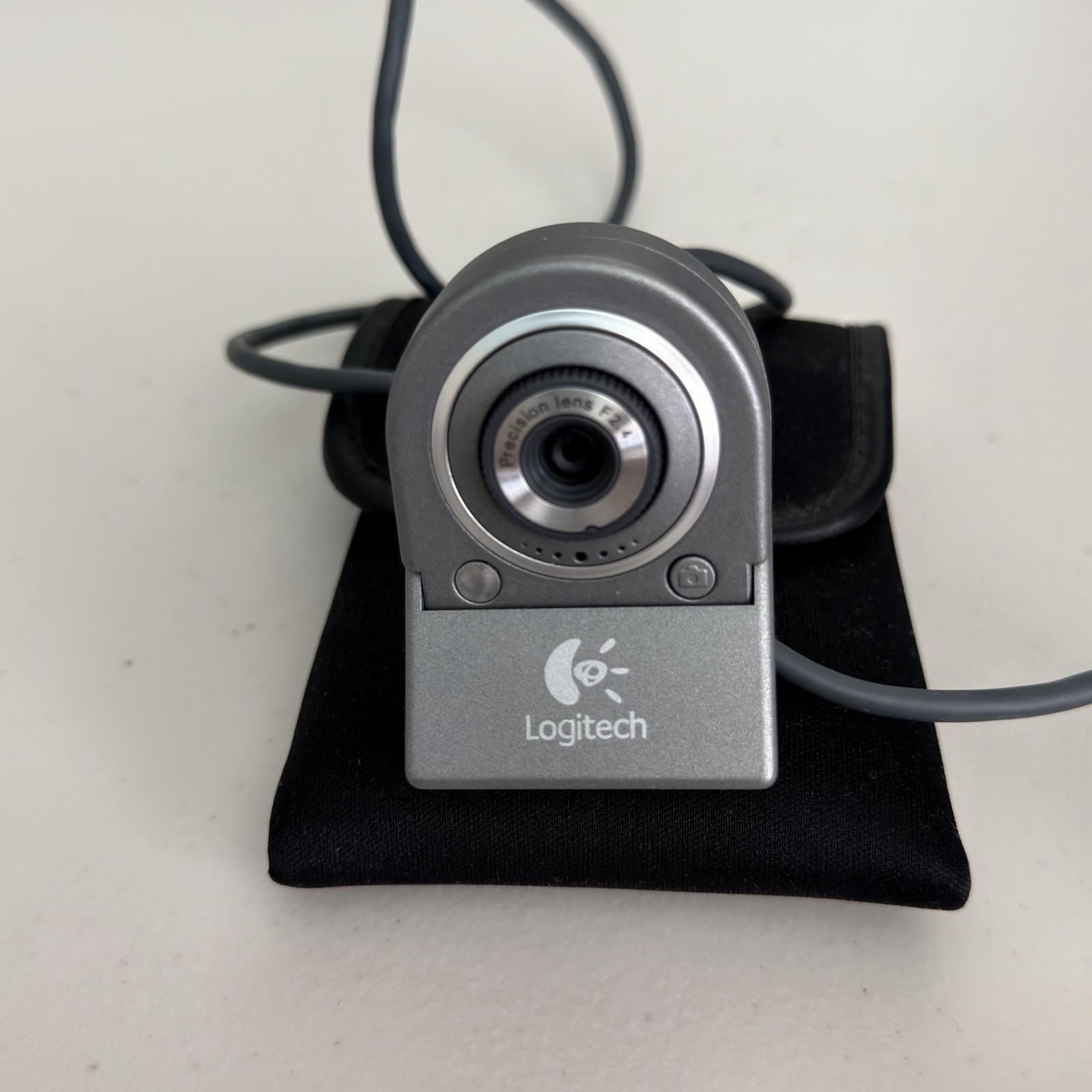 Logitech QuickCam for Notebooks Deluxe V-UAV35 USB Webcam w/ Carry Case
