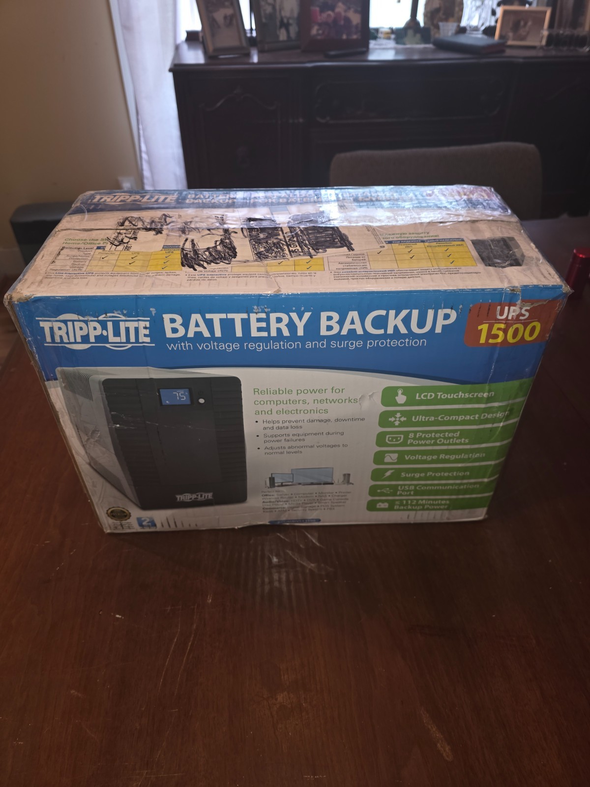 Tripp Lite OMNIVSX1500 1500VA  UPS Battery Backup 8 C13 230V open box 