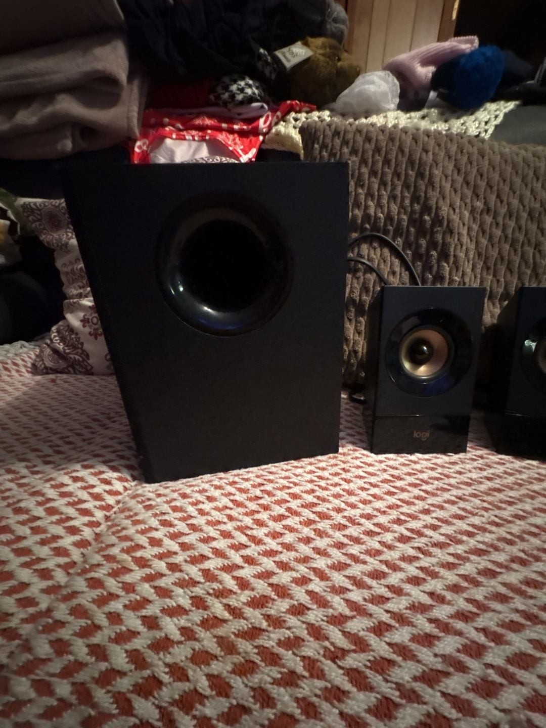 Logitech Z333 2.1 Multimedia Speaker System with Subwoofer